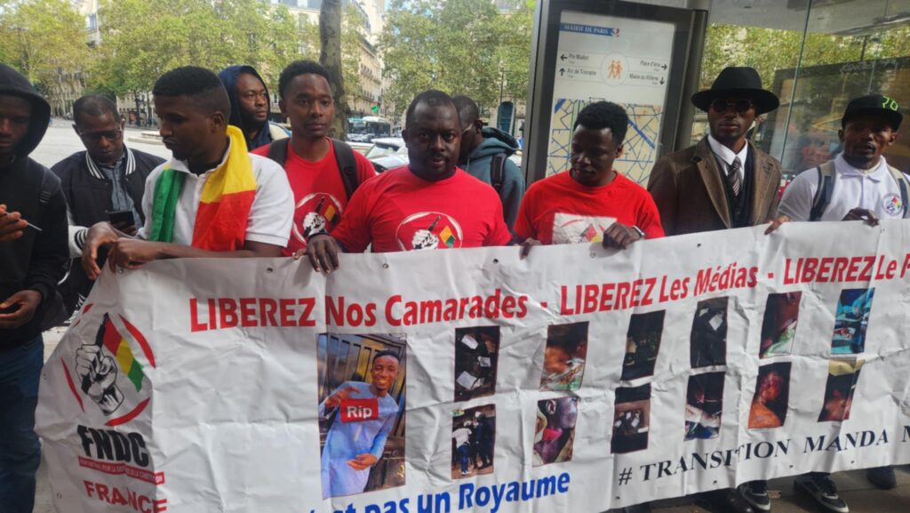 Manifestations des Forces Vives en France : Youssouf Camara de l’UfdG parmi les manifestants (images)