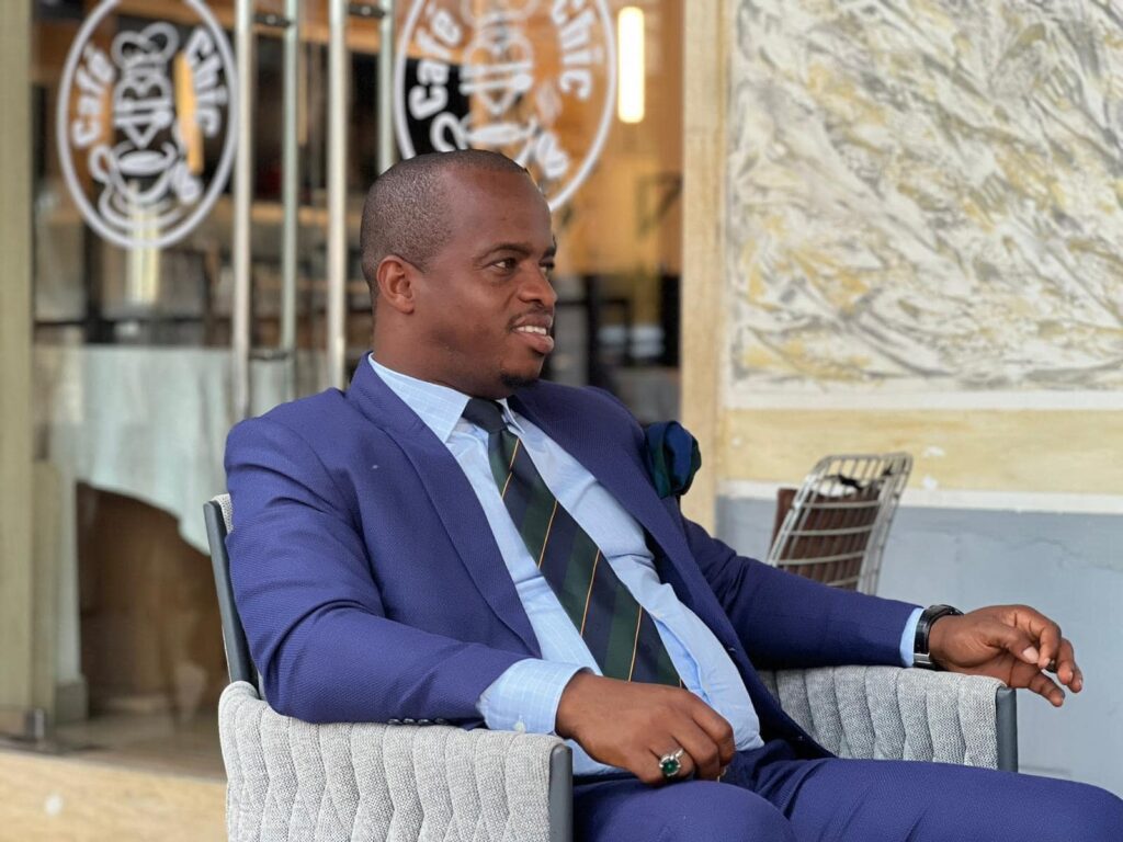 Leadership juvénile : Aboubacar Mansaré crée un centre d’apprentissage de la langue Anglaise (Video)