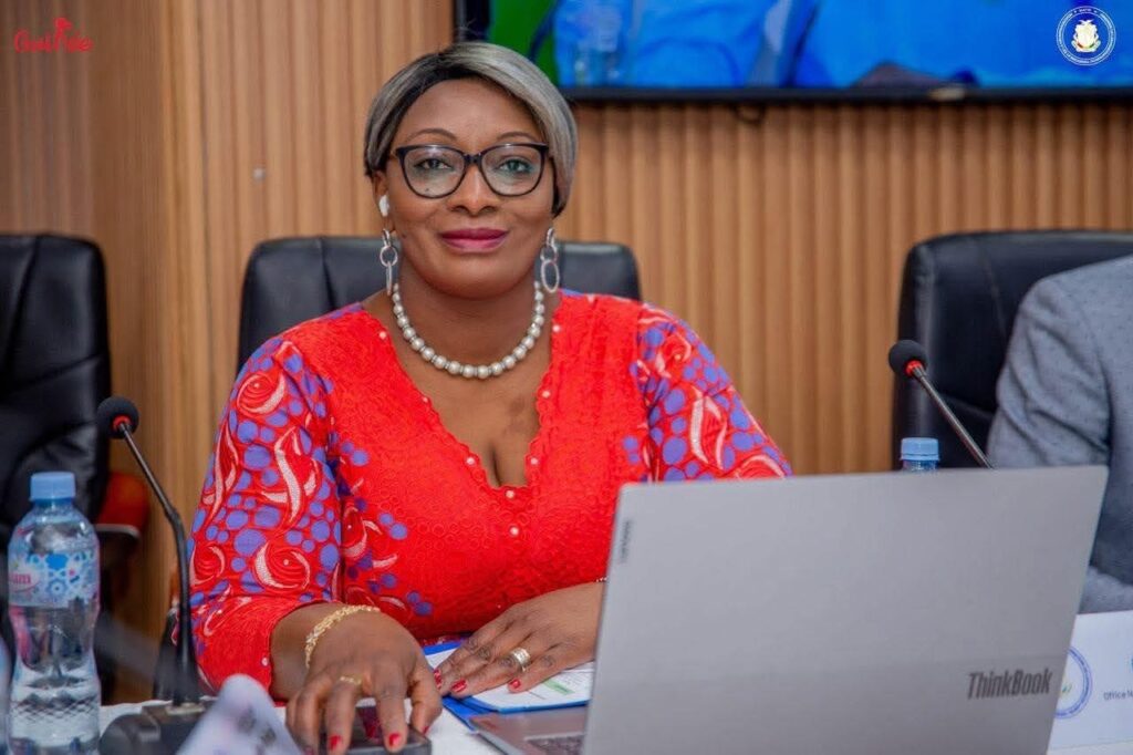 Djenabou Touré : Qui est cette dame imperturbable, nommée pour diriger les Élections en Guinée ? ( Reportage)